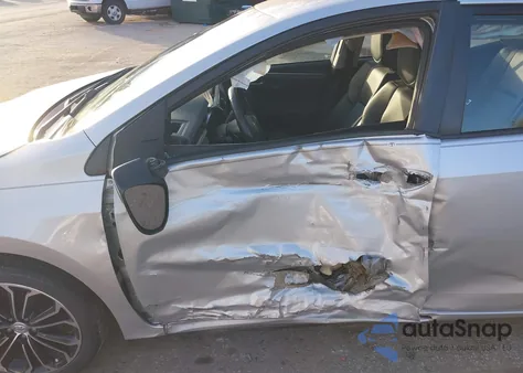 2015 Toyota Corolla S Plus z USA, uszkodzony, nr VIN 5YFBURHE1FP302249